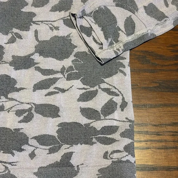 Athleta Momentum Top Wandering Floral Shasta SeamlessThumbholes Hem XSmall** - Picture 9 of 11